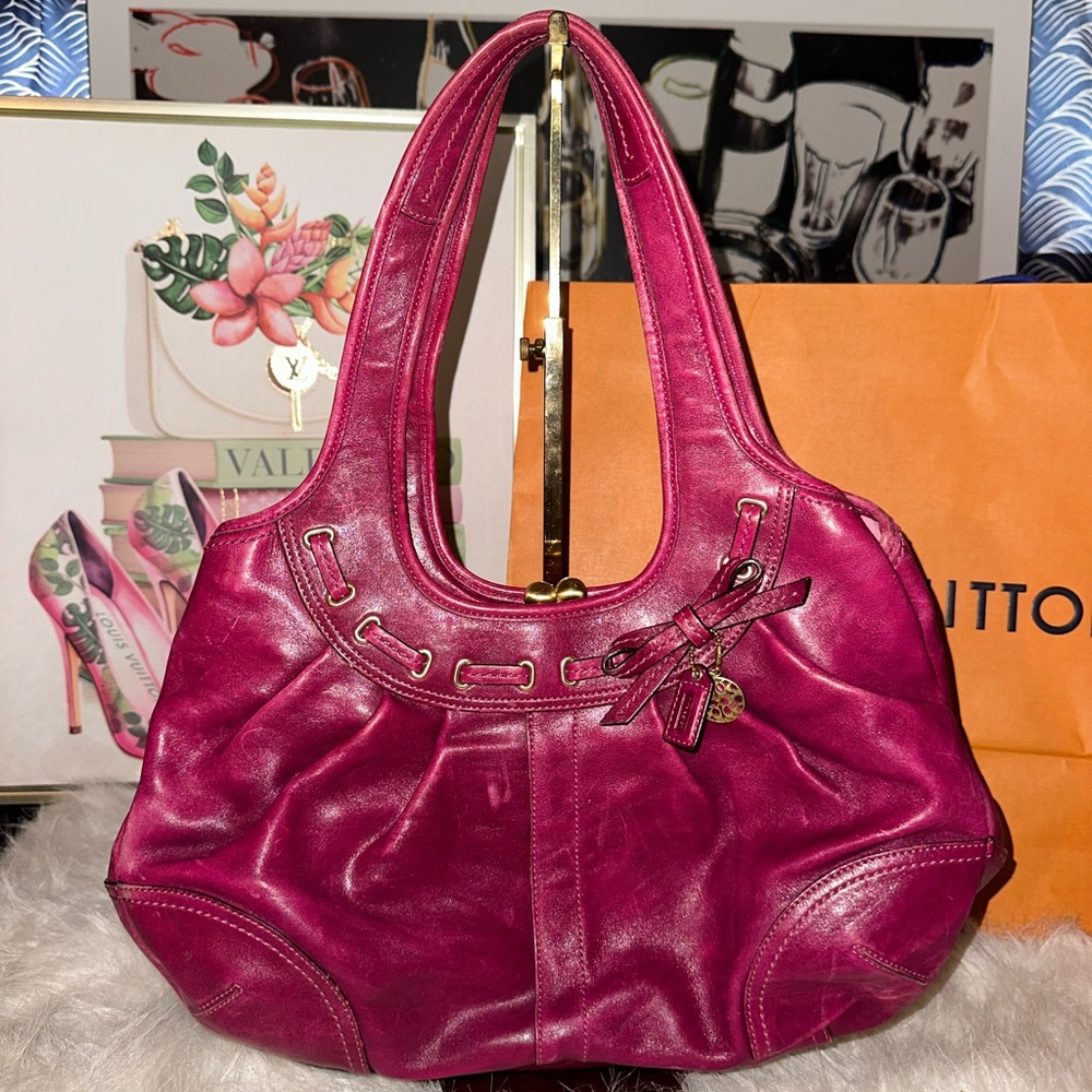 Vintage Leather Coach Kisslock Purse